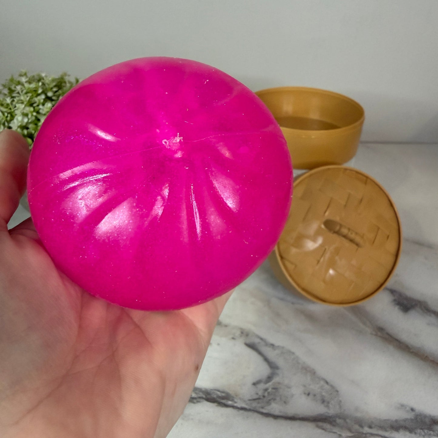 Squishy Toy - Viral Dumpling, Neon Pink Glitter